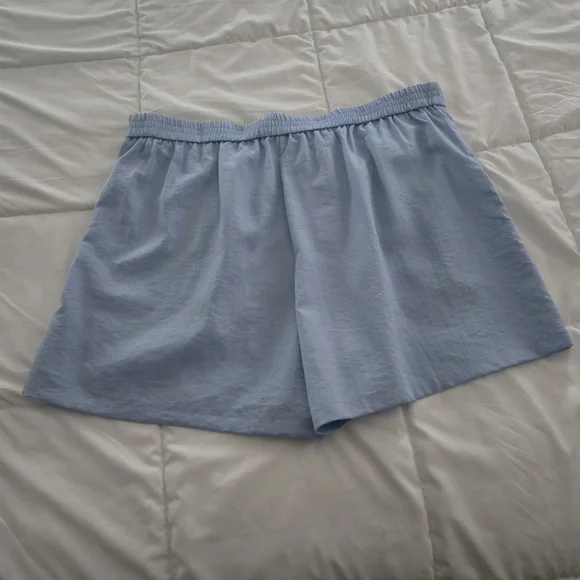 💚 2/$12 or 3/$17  PrettyGarden Light Blue Vest & Shorts Set - Picture 3 of 10